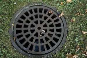 sewer-cover-178443__340